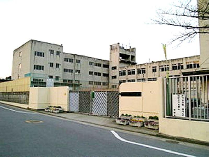 Junior high school. 1480m until Yao Tatsuhigashi junior high school