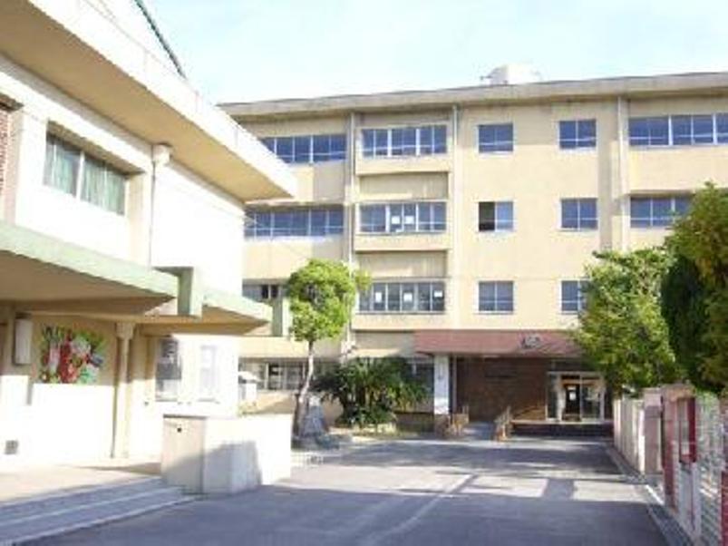 Primary school. 1090m until Yao Municipal Higashiyamamoto Elementary School