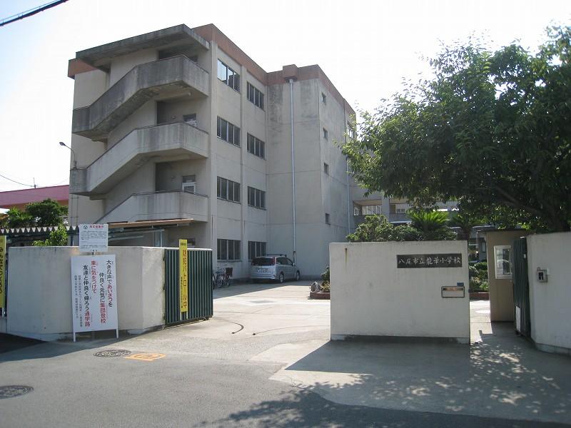 Primary school. 295m until Yao Municipal Longhua Elementary School