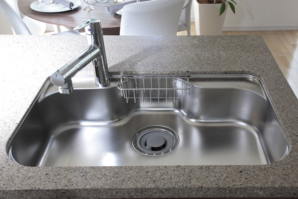 Kitchen.  [Stainless wide silent sink] A large pot also wash comfortably, Water silent type with reduced I sound has been adopted (same specifications)