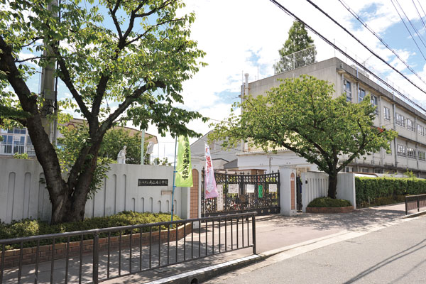 Surrounding environment. Municipal Minami Yamamoto Elementary School