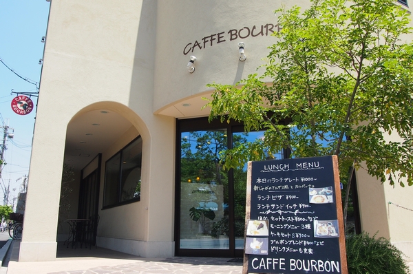 Cafe Bourbon (a 5-minute walk / Also about 400m) walk that trendy cafes and bakery is dotted that want to detour temple, It is one of the charm of this town