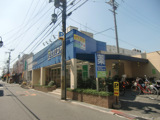 Dorakkusutoa. Raifoto Takayasu to the store (drugstore) 163m