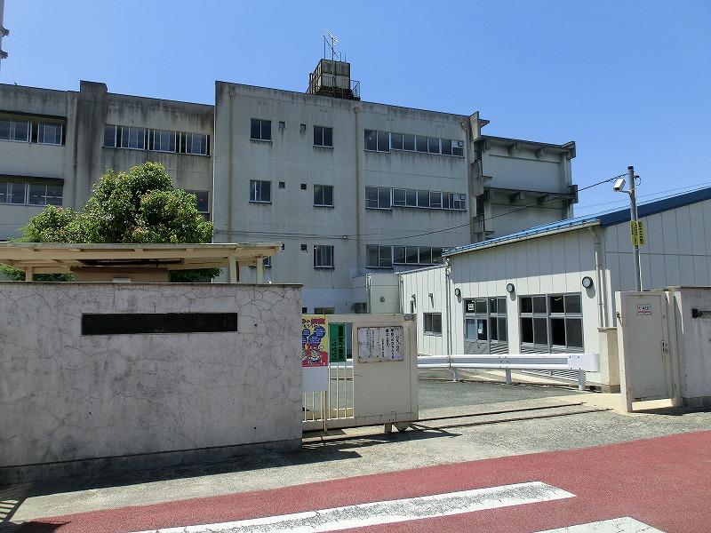 Primary school. 682m until Yao Tatsukita Takayasu's elementary school
