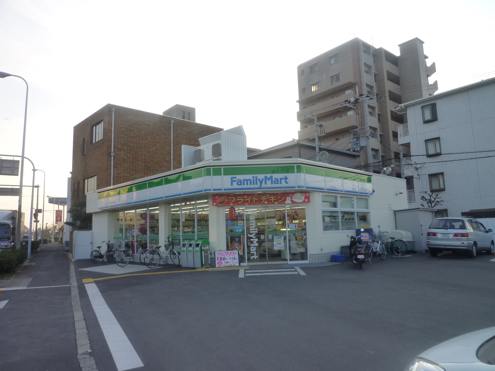 Convenience store. FamilyMart Yao Takayasu cho store (convenience store) to 430m