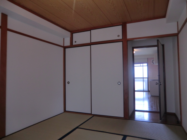 Other room space. Soothing Japanese-style room