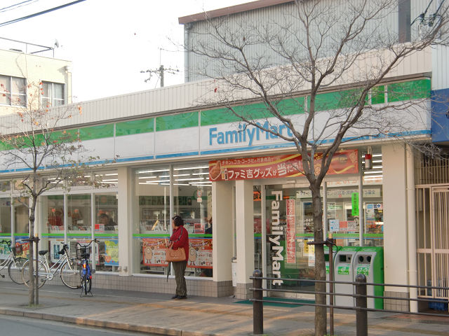 Convenience store. FamilyMart Yao Annaka-cho 6-chome store up (convenience store) 458m