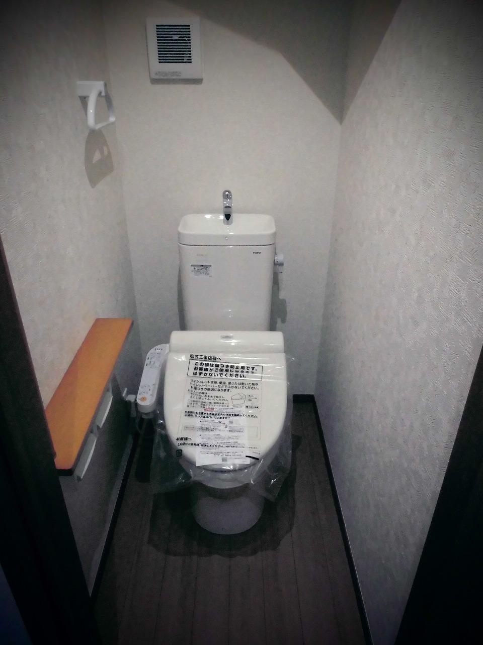 Toilet. Indoor (12 May 2013) Shooting