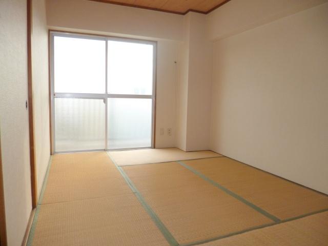 Non-living room. 6 Pledge of bright Japanese-style room
