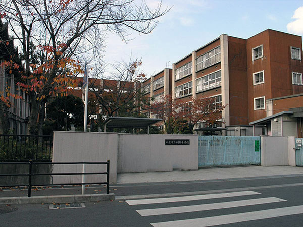 Primary school. Osakabe up to elementary school (elementary school) 850m