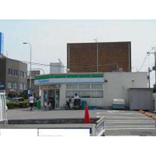 Convenience store. Thanks Takayasu's up to the station shop 125m FamilyMart