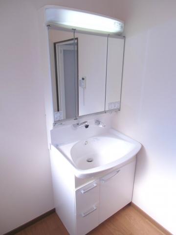 Wash basin, toilet. It is the washstand of the three-sided mirror