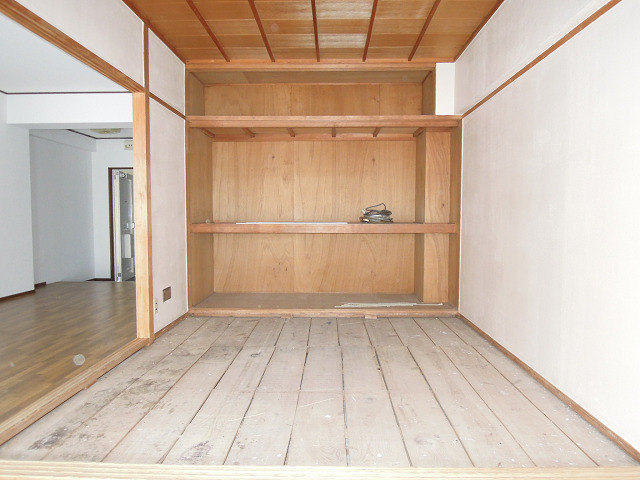 Other room space. Japanese-style room (no tatami)
