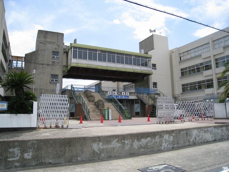 Junior high school. 676m until Yao Municipal Kaminoshima junior high school