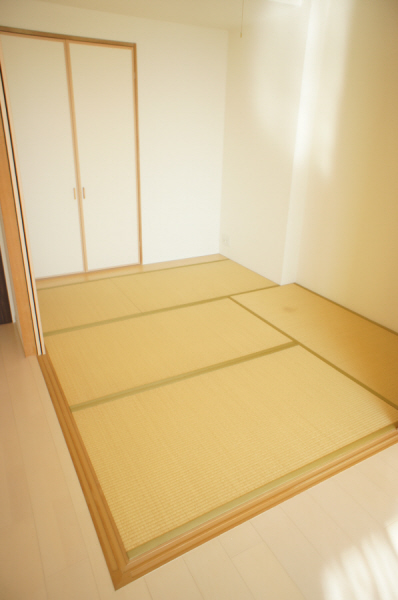 Living and room. Japanese-style room 5 quires