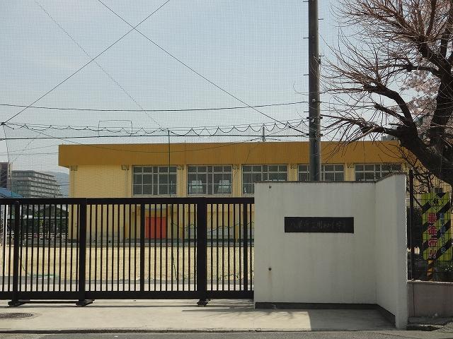 Primary school. 379m until Yao City for the sum Elementary School