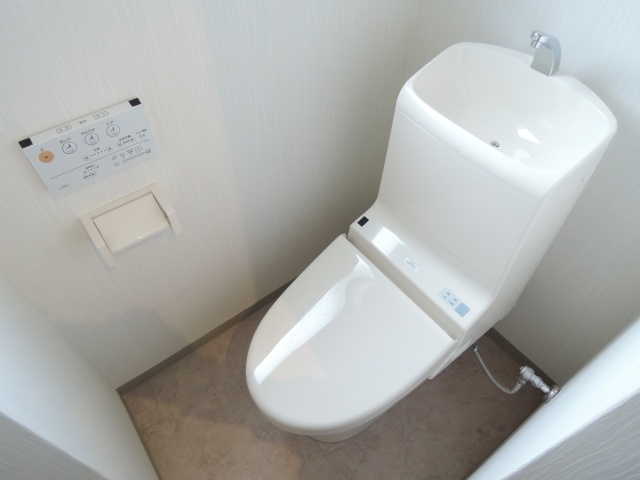 Toilet.  ☆ Bidet ☆ 