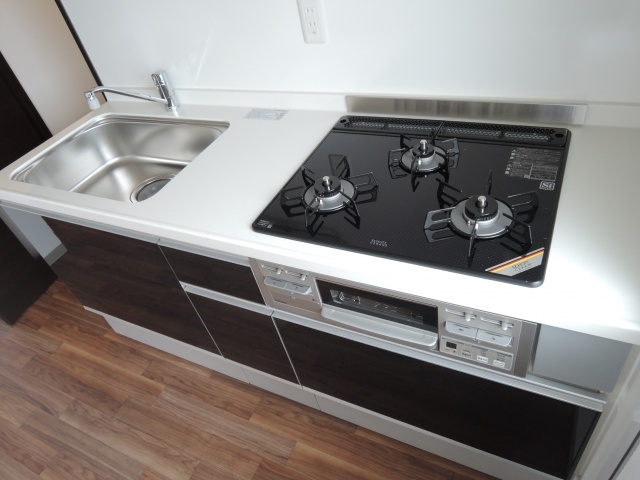 Kitchen.  ☆ Gas stove 3-neck and with grill ☆ 