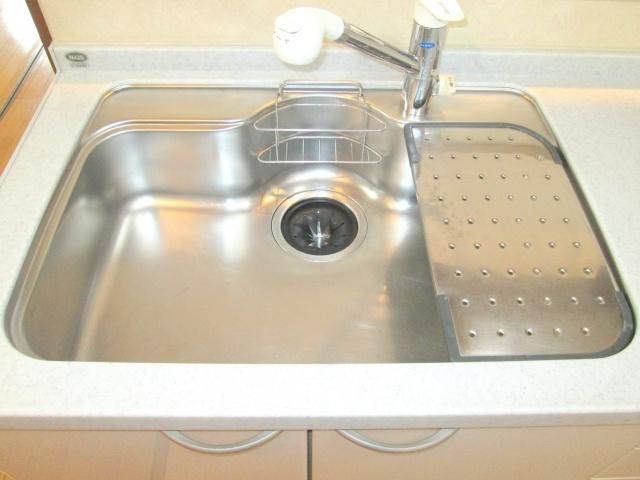 Kitchen. Work Ease large sink