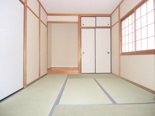 Non-living room. 6 Pledge of bright Japanese-style room