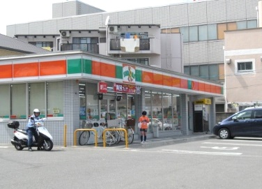 Convenience store. Thanks Yao Aoyama up (convenience store) 204m