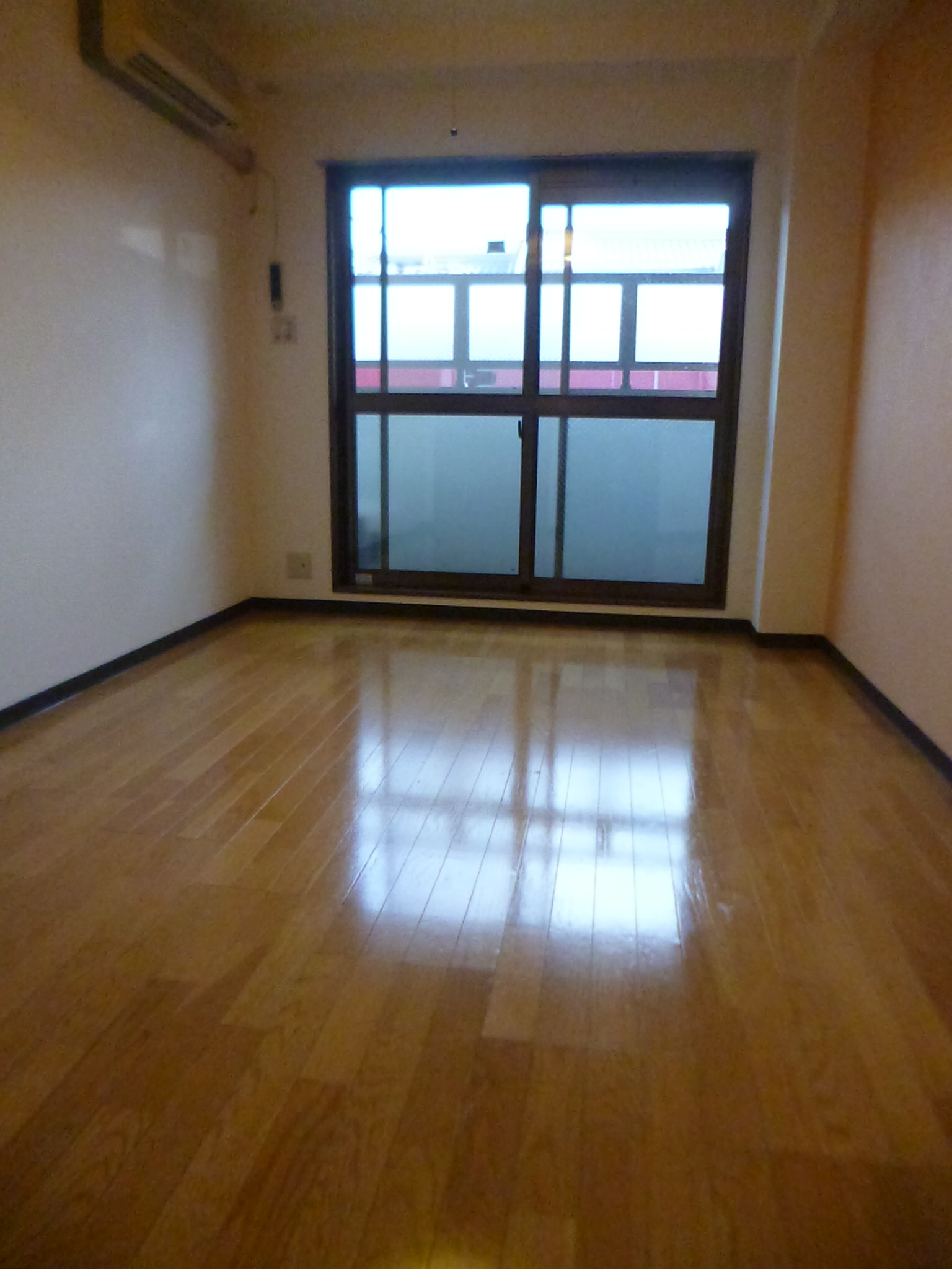 Living and room. It feels like there is 6 quires more ^^
