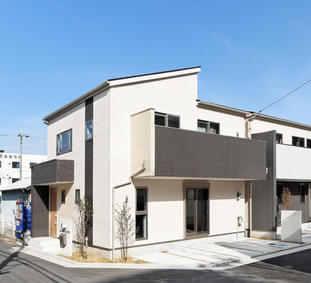 Local appearance photo. Model house complete! Energy saving ・ Eco-friendly of external insulation house "Kurumu" is so, Also sustained warmth house in the cold winter! Local (January 2013) Shooting