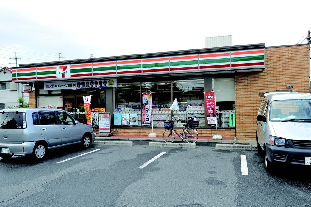 Convenience store. 692m to Seven-Eleven Yao Kaminoshima 1-chome