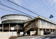 Junior high school. Akebonogawa 916m until junior high school (junior high school)