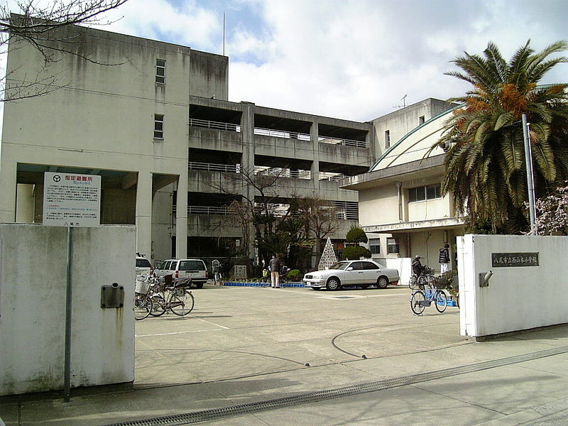 Primary school. 30m until Yao Municipal Nishiyamamoto elementary school (elementary school)