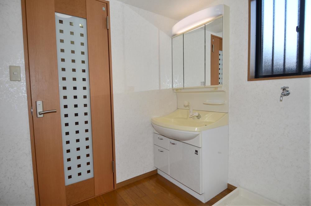 Wash basin, toilet. Indoor (12 May 2013) shooting basin undressing room