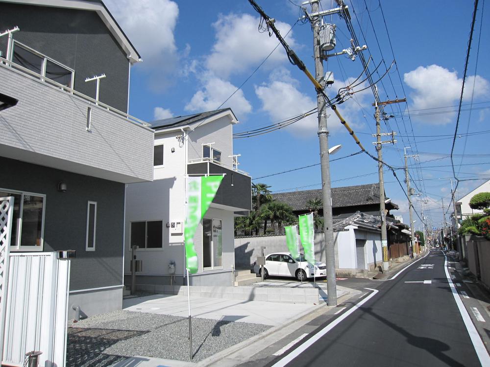 Local photos, including front road. Local east side road (from the south)