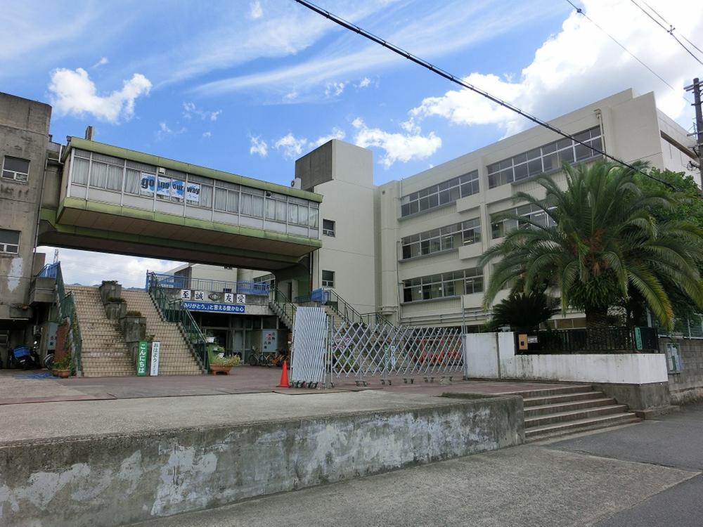 Junior high school. 642m until Yao Municipal Kaminoshima junior high school