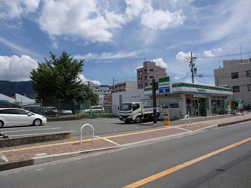 Convenience store. 677m to FamilyMart Yao Takayasu chome shop