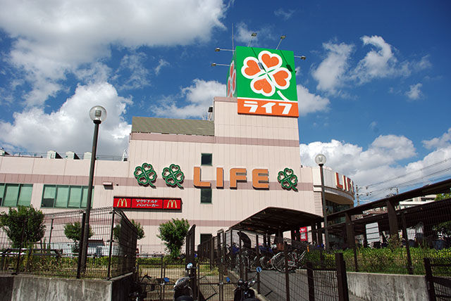 Supermarket. 290m up to life Yao store (Super)