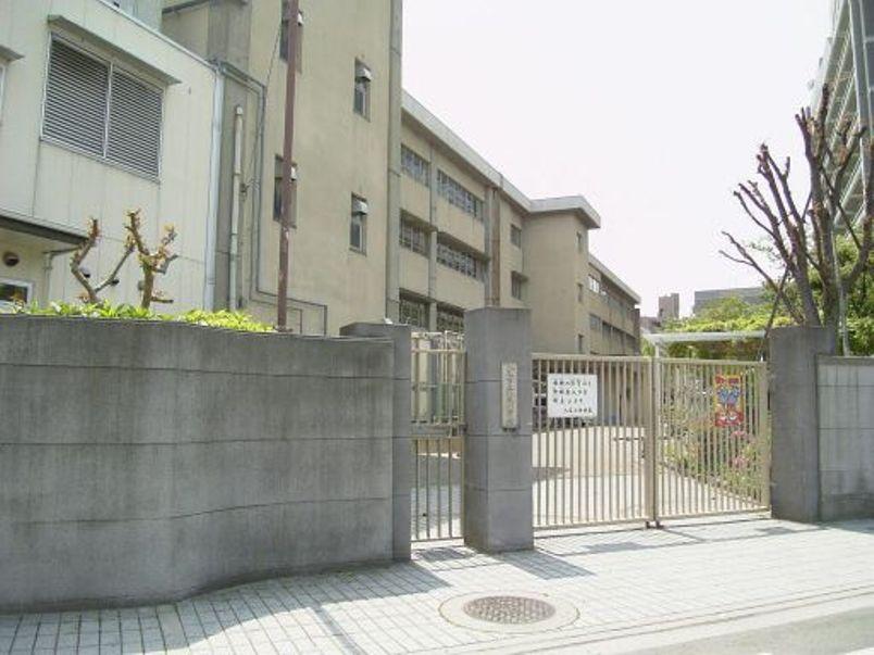 Primary school. 1030m to Yao Yao Municipal Elementary School