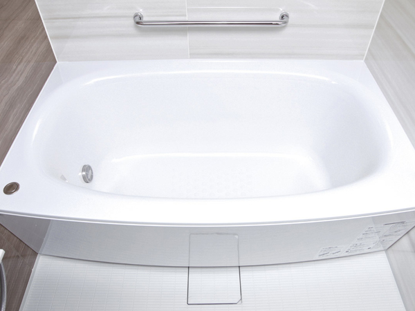 Bathing-wash room.  [Bow soaking bathtubs] Design of arch types, such as body flows into the tub. Guests can indulge in a bus time in a comfortable position (same specifications)
