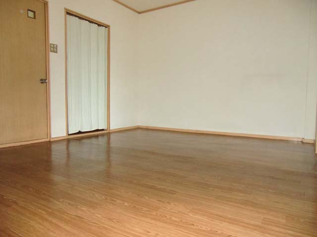 Living and room. Western style room!