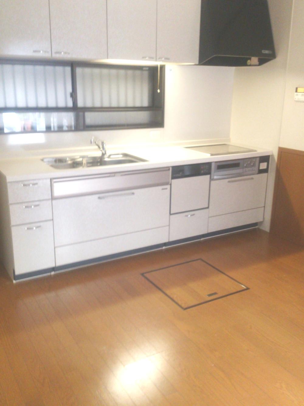 Kitchen.  ☆ IH stove ・ Dishwasher dryer