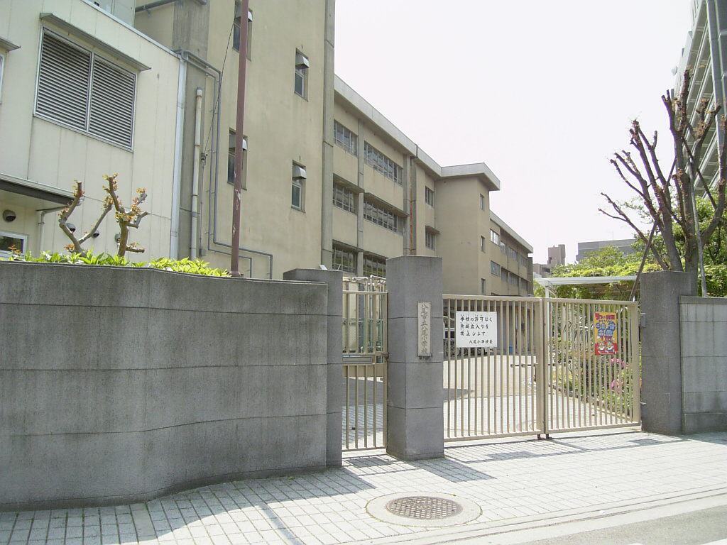 Primary school. 350m until Yao Municipal Yao elementary school (elementary school)