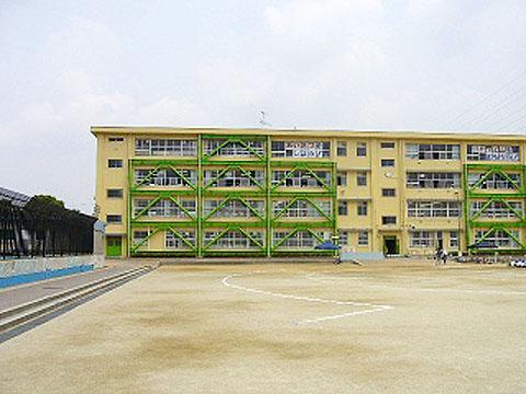 Primary school. Higashiyamamoto 600m up to elementary school
