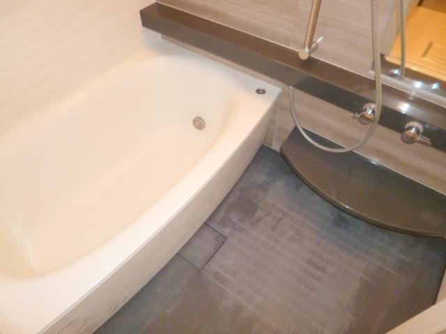 Bathroom. This bath was loose