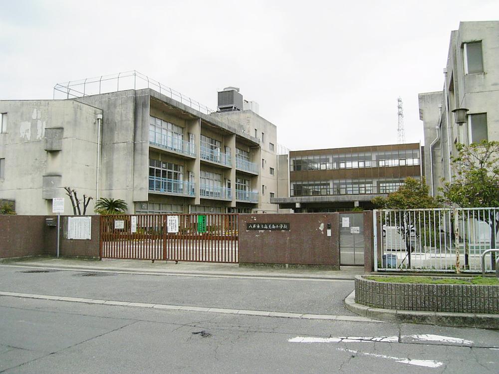 Primary school. 160m until Yao Municipal High Minami Elementary School