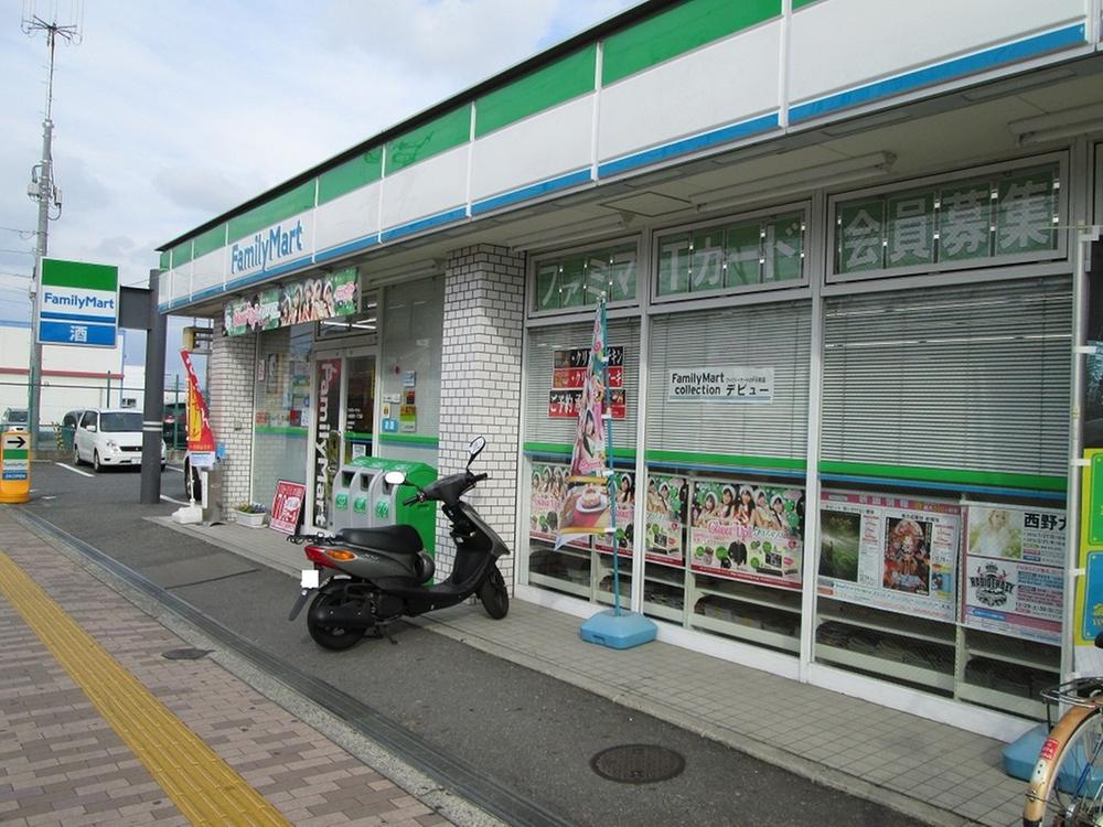 Convenience store. 705m to FamilyMart Yao Takayasu cho shop