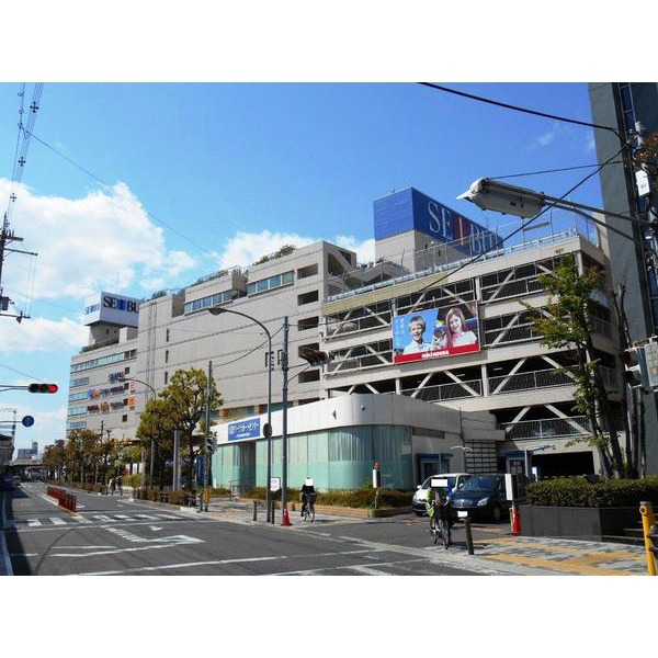 Shopping centre. 911m until the Seibu Yao store (shopping center)