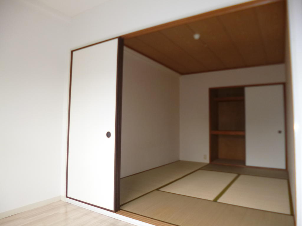Other room space. Heart Chilling Japanese-style room