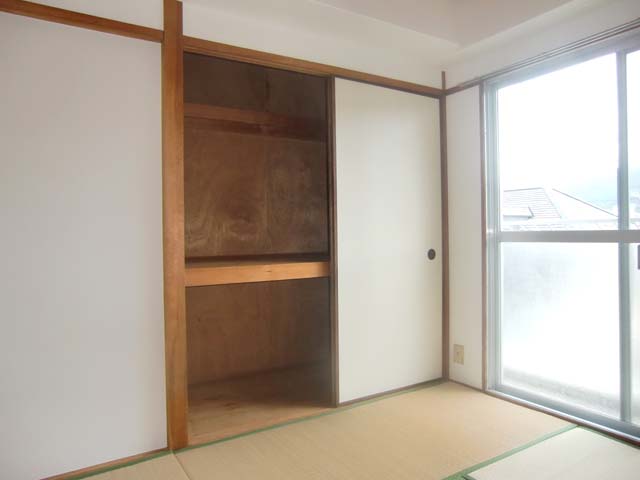 Receipt. Japanese-style closet! 