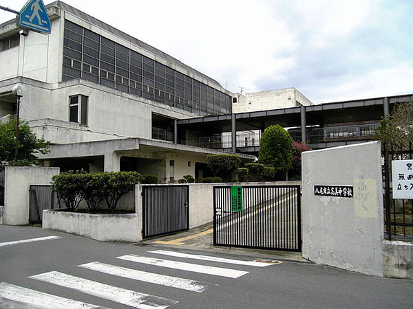 Junior high school. Takamichugakko to (junior high school) 338m