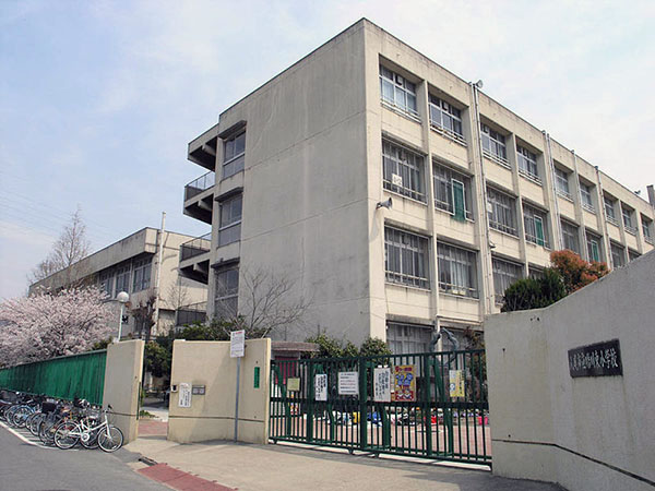 Primary school. Akegawahigashi up to elementary school (elementary school) 678m