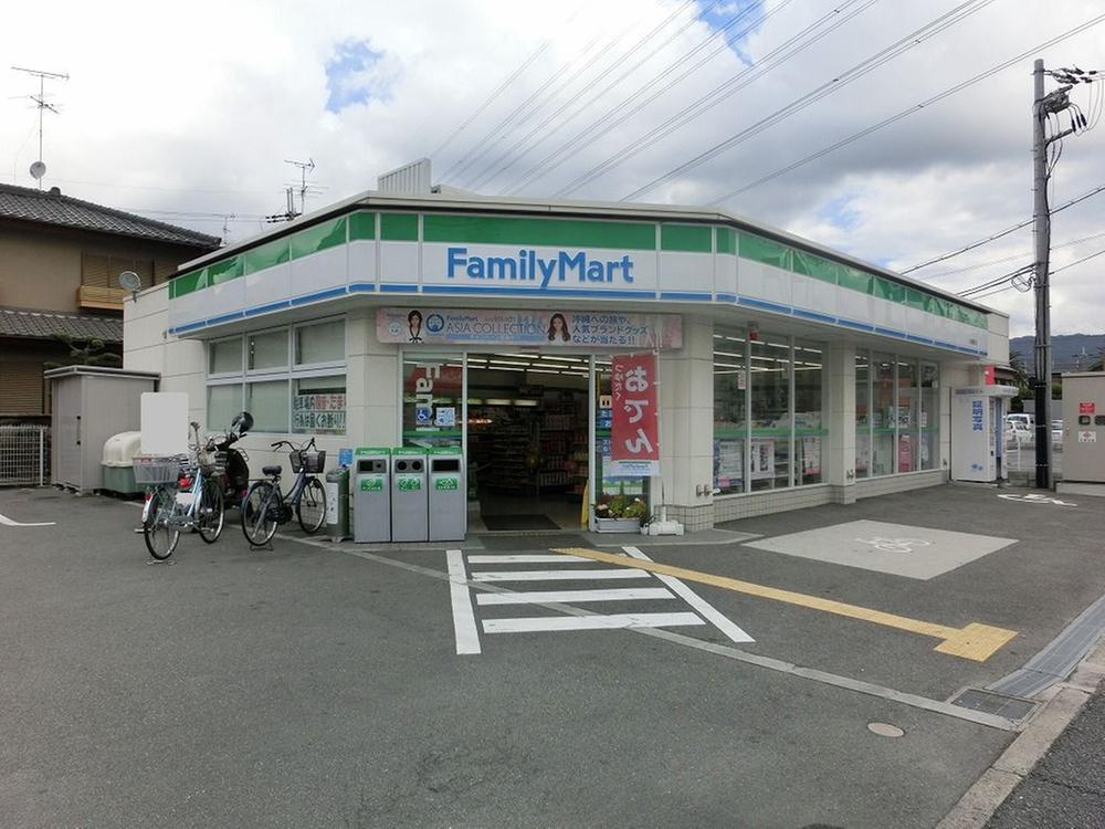 Convenience store. 260m to FamilyMart Yao Tsutsumimachi shop
